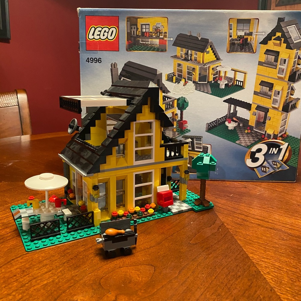 Lego Beach house (retired) 3 in 1 creator